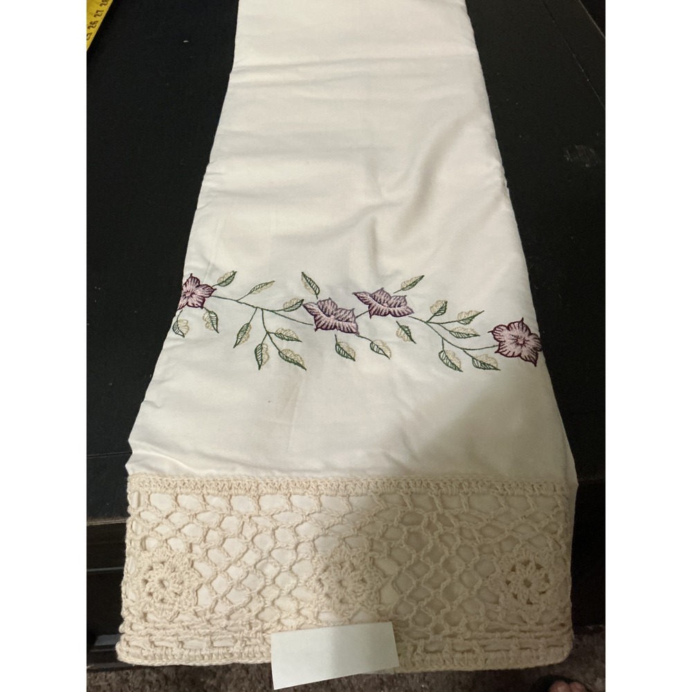 Vintage Style White Floral Embroidered Tablecloth Crochet Lace Trim 70x96 H-416